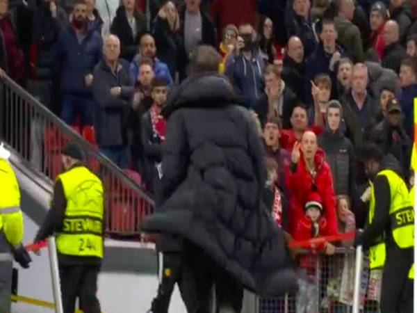 Bóng đá QT sáng 16/3: Simeone không biết bị CĐV Man Utd chơi xấu