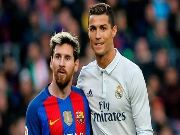 Lionel Messi trái / Ronaldo phải là top ghi bàn La Liga