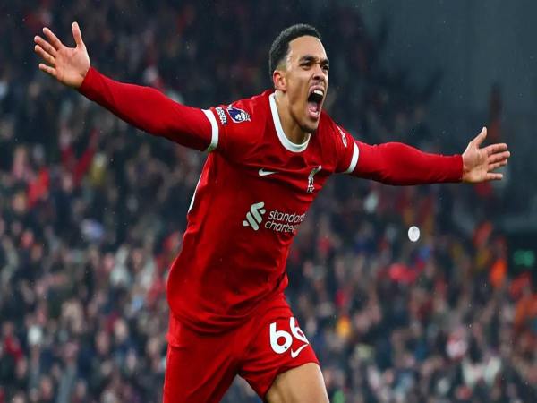 Những hậu vệ Liverpool xuất sắc trong kỷ nguyên hiện đại