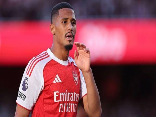Những hậu vệ Arsenal hiện tại và huyền thoại của CLB