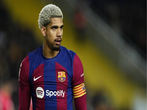 Dàn hậu vệ Barca gồm các cầu thủ nào trong đội hình