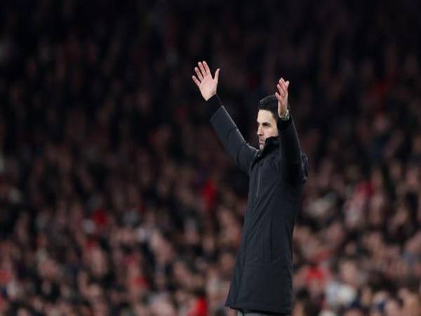 Arsenal “tự bắn vào chân” bằng sai lầm cá nhân