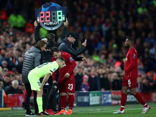 Luật thay người trong bóng đá: Quy định cần nắm rõ