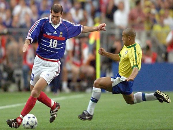 Tiền vệ hay nhất Zinedine Zidane